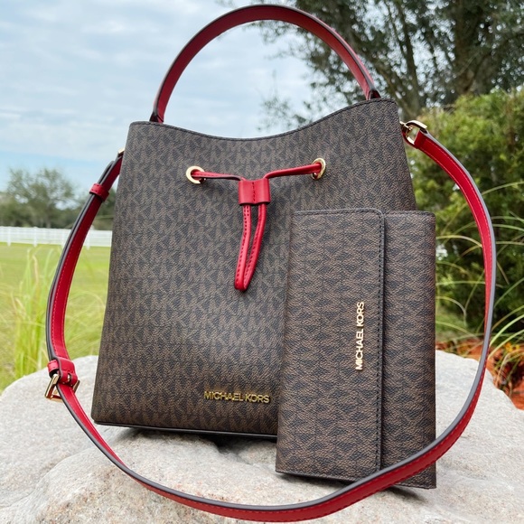 💕NWT Michael Kors Bucket Bag + wallet - Picture 13 of 14